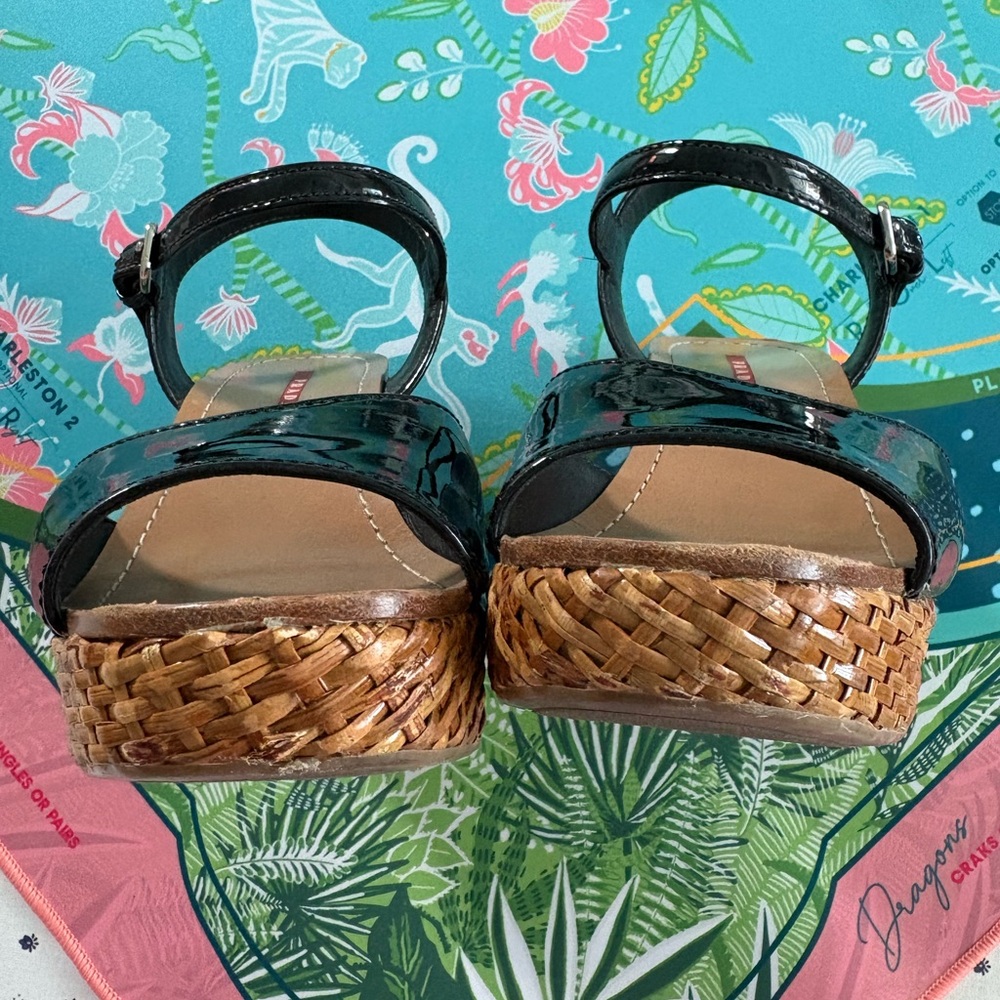 Prada Black and Tan Women's Sandals - Picture 6 of 6